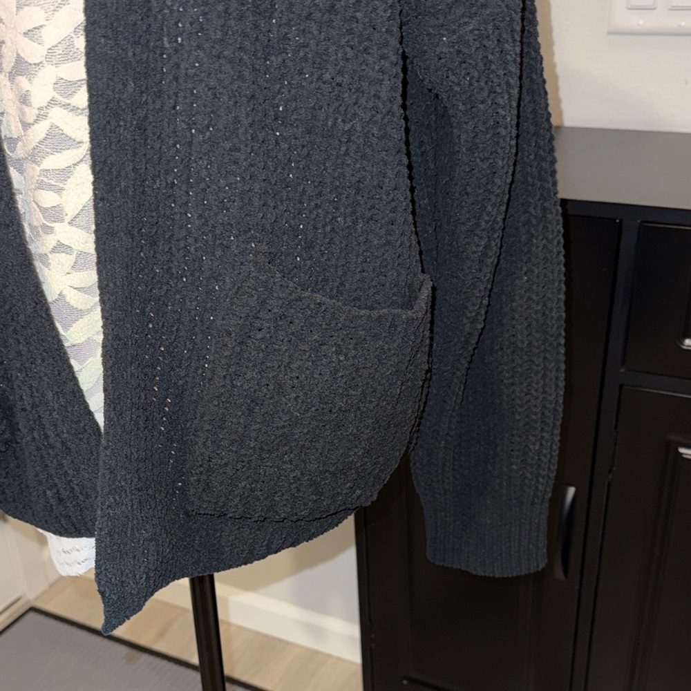 NWT American Eagle Outfitters Black Cardigan Sweater M - Picture 2 of 5